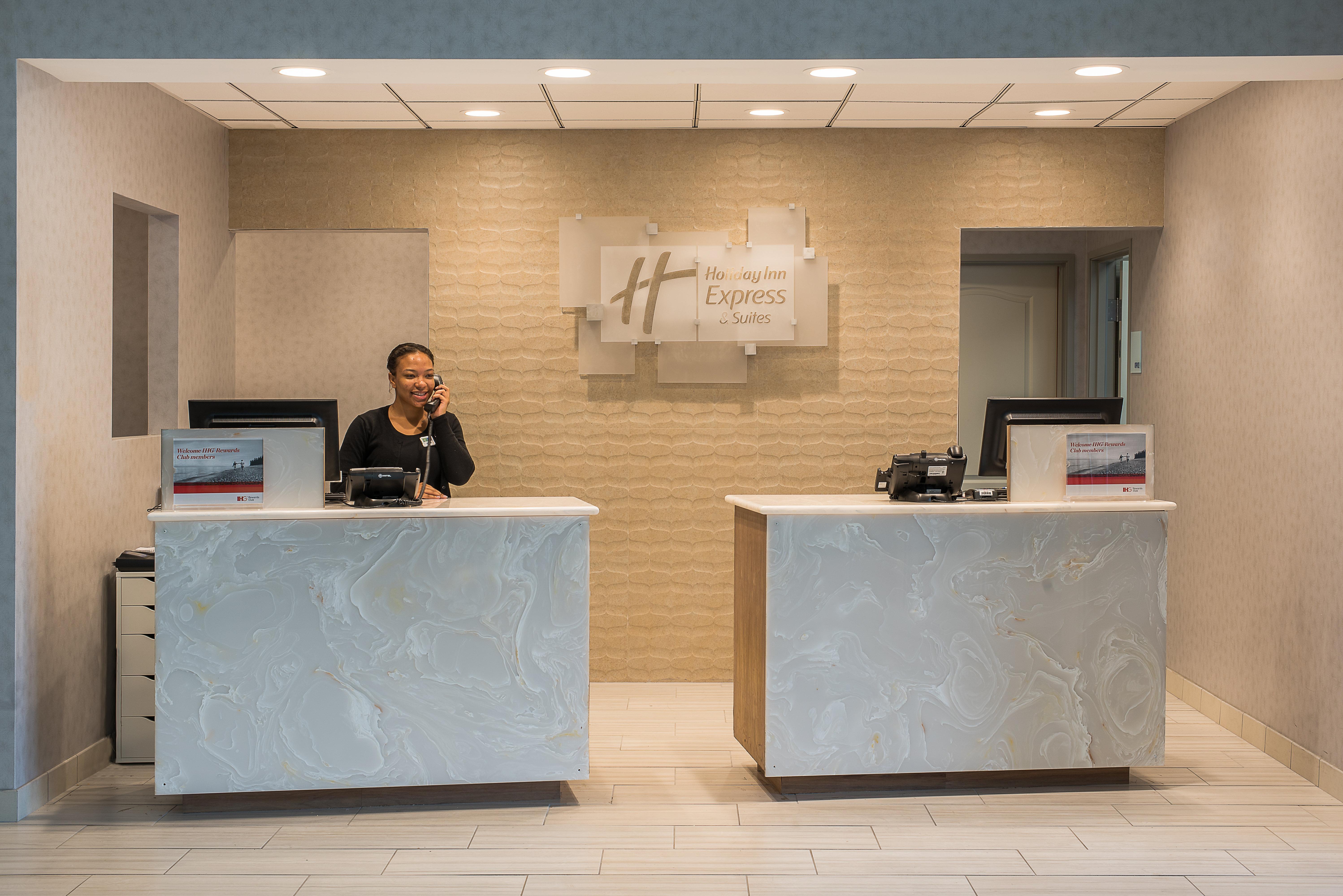 Holiday Inn Express & Suites Norwood, An Ihg Hotel Exterior photo