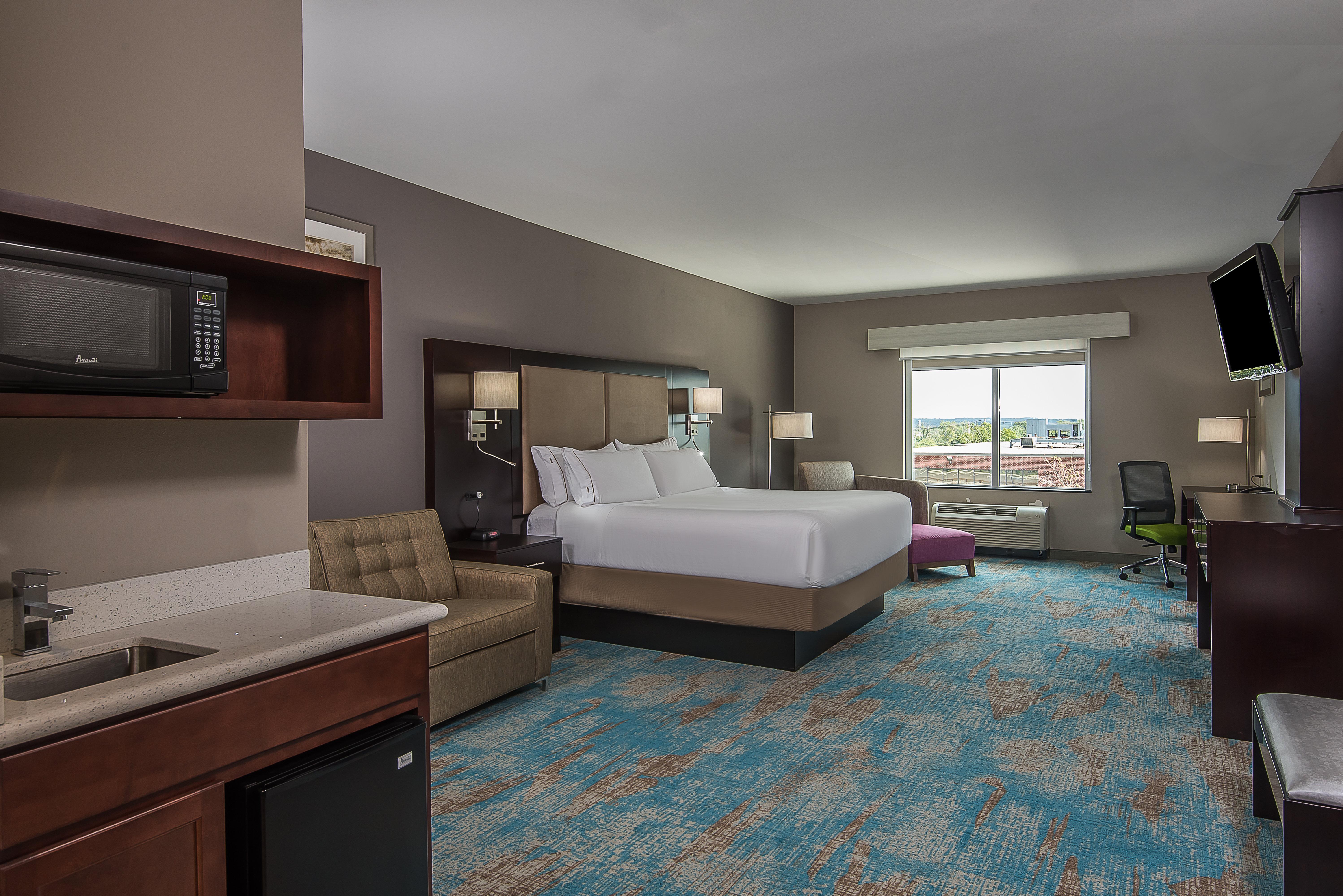 Holiday Inn Express & Suites Norwood, An Ihg Hotel Exterior photo